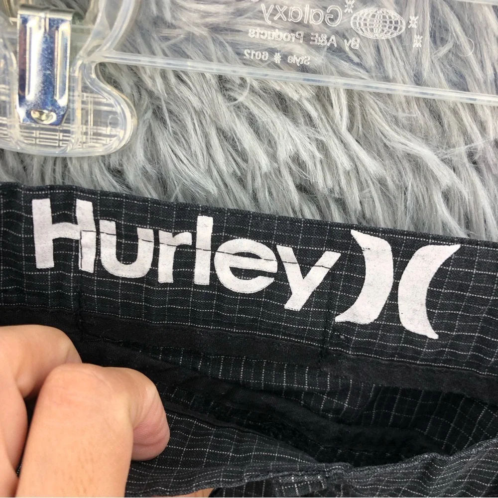 Hurley Shorts Mens Size 30 84 Slim Checkered Plaid Black Logo Chino